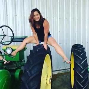 Meet your Posher, Elizabeth